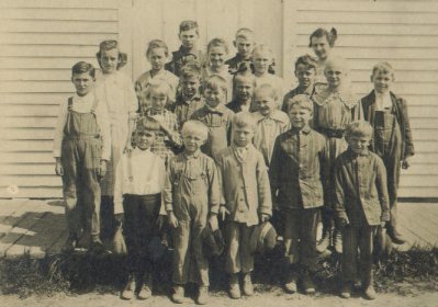 Bears Grass School students, 1916
